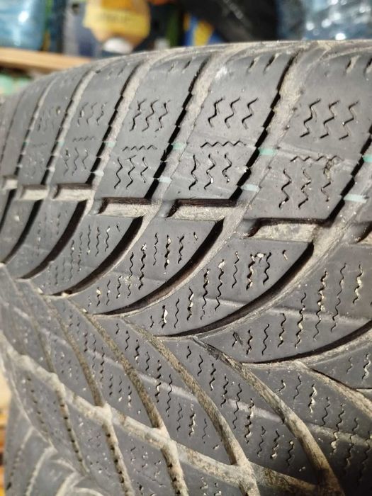 Зимова гума Maxxis PresaSnow 205/50/R17 2010г 5.0-5.5мм