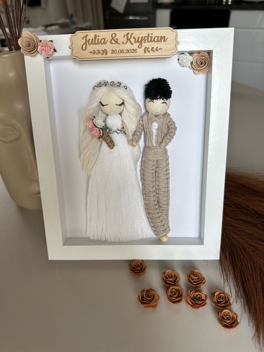 Para młoda w ramce , pamiątka ślubu , makrama