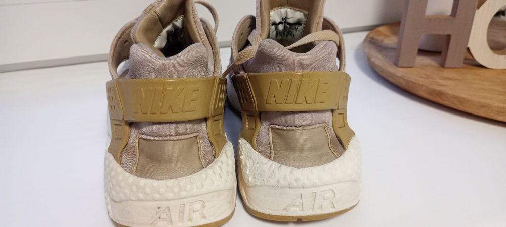 Buty Nike Huarache Run beż z białym  40,5