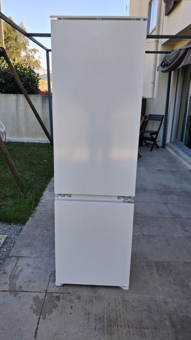 Frigorífico Combinado de Encastre BECKEN — Bom Estado - Venda Rápida!