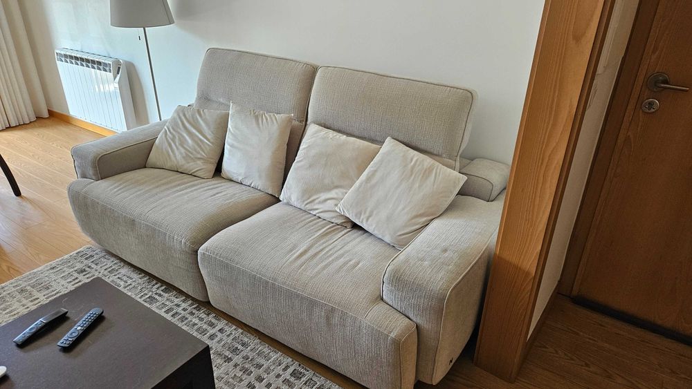 Sofá modelo Iago da Natuzzi em tecido
