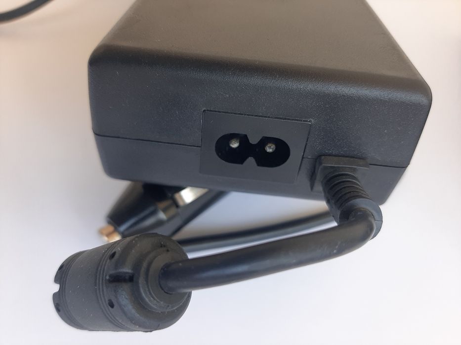 Универсальное зарядное устройство для ноутбука в авто 120 Вт инвертер