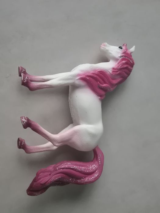 Schleich Bayala jednorożec klacz Mandala