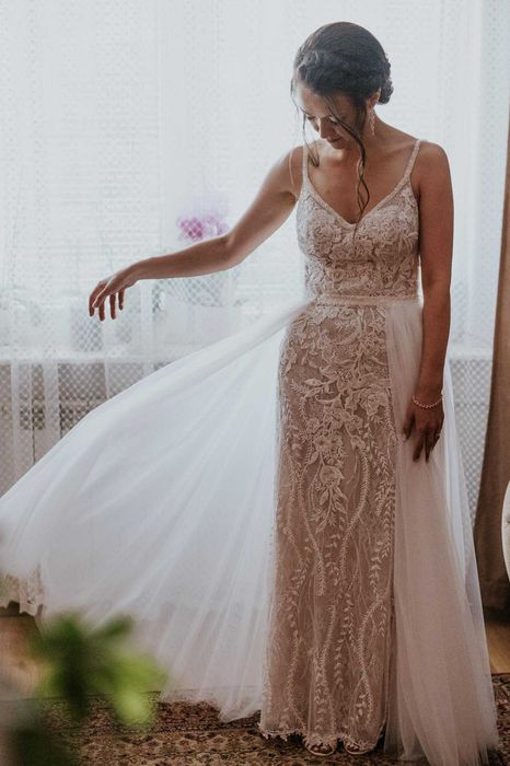 Suknia ślubna dopasowana z doczepianym trenem/ spódnicą, rozmiar 36