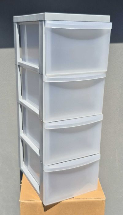 Plastikowa komoda z 4 szufladami