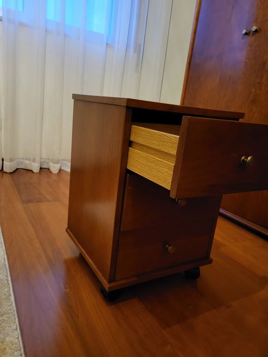 Mesa de apoio - cerejeira