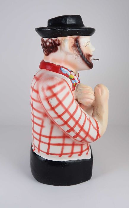 Escultura Zé Povinho em faiança - 31 cm altura