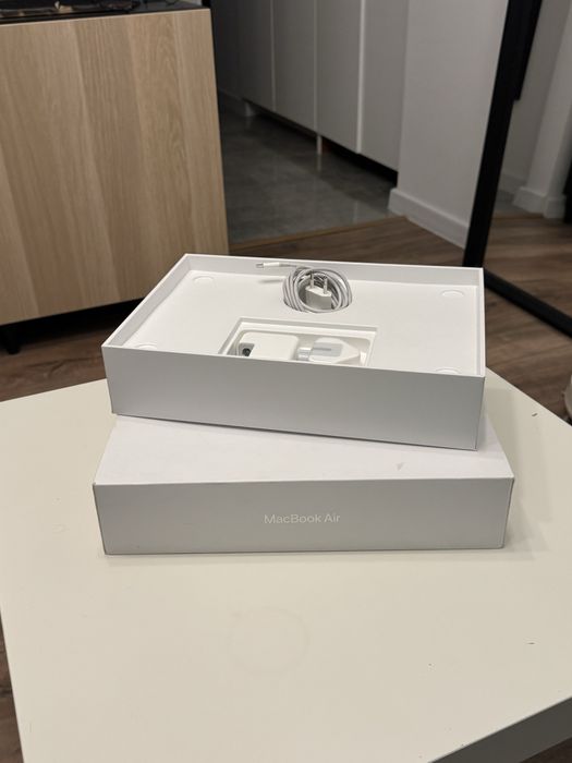 MacBook Air M1 (2020) – 8 GB RAM, 512 GB SSD