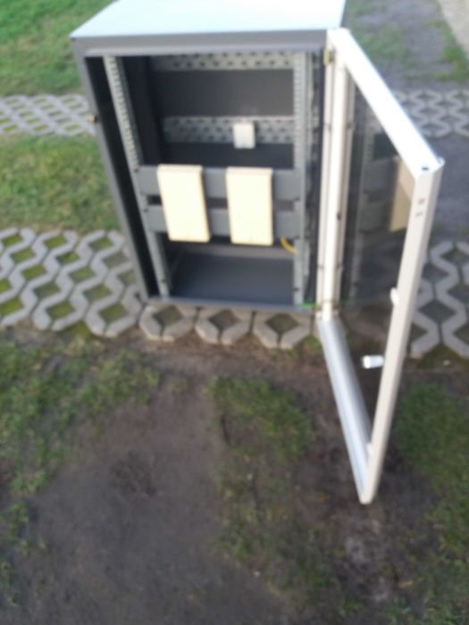 Szafa wisząca Alcatel.