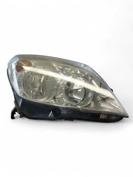 Reflektor lampa przód Opel Astra III H prawa