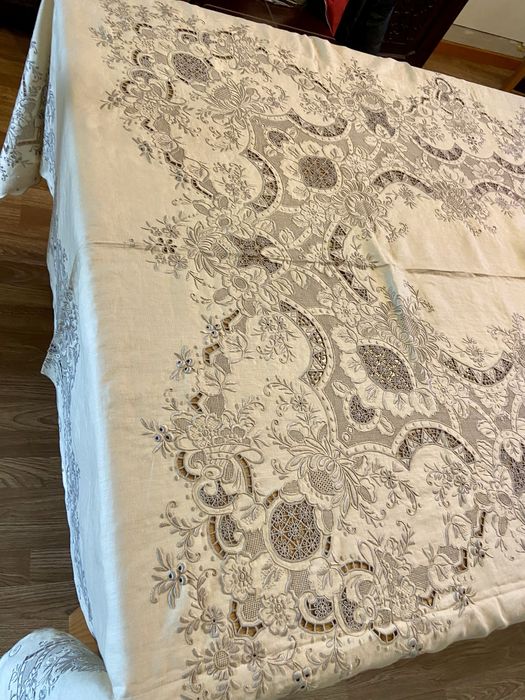 Toalha de Mesa Bordado da Madeira