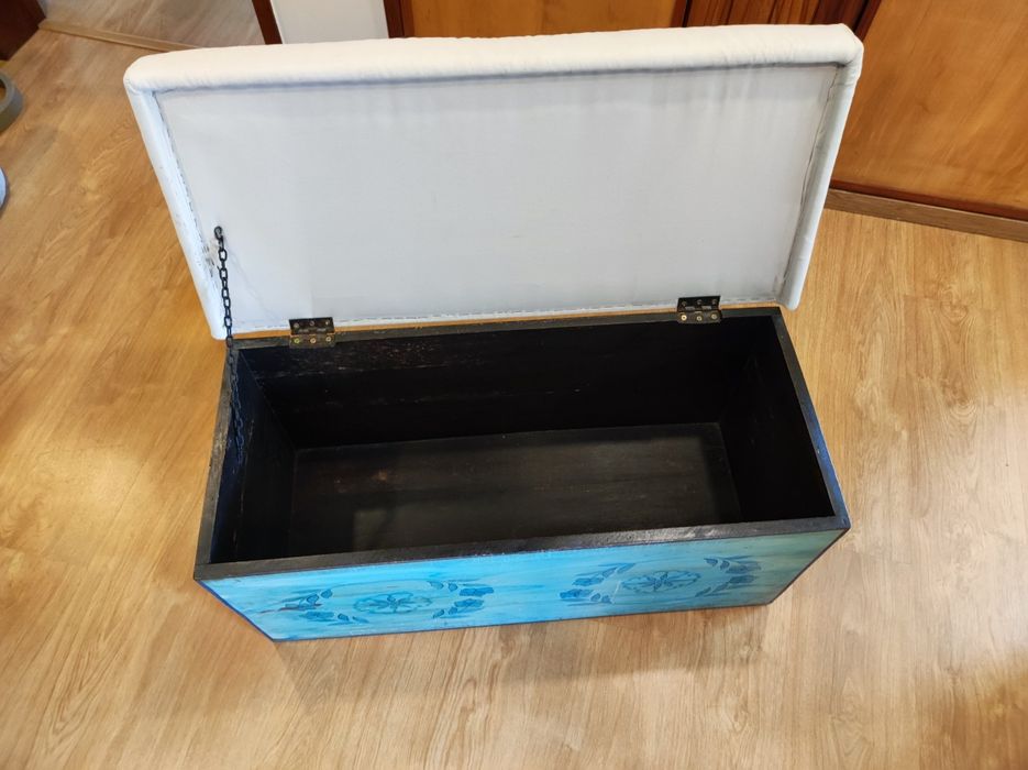 Arca em madeira tampo almofadado - baú, banqueta