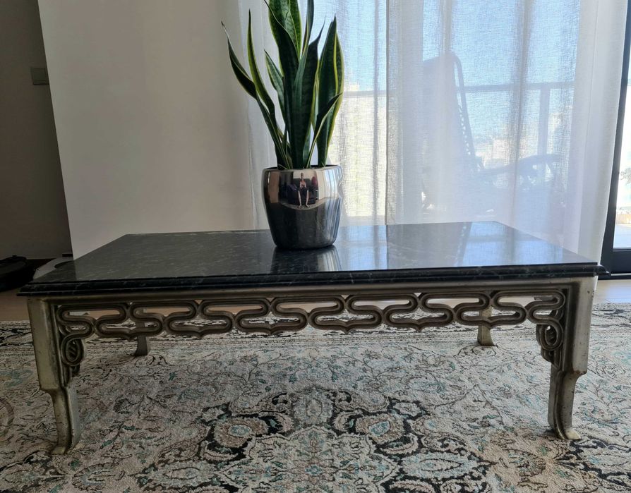 Mesa de Centro com Tampo em Mármore Verde e Estrutura em Madeira