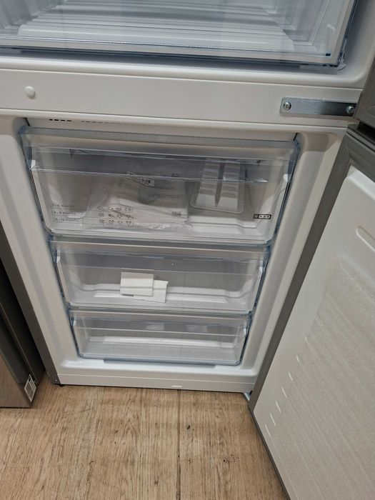 Frigorífico Combinado BOSCH / MIELE  (No Frost - 186 cm - 326 L - Inox)  | Novo