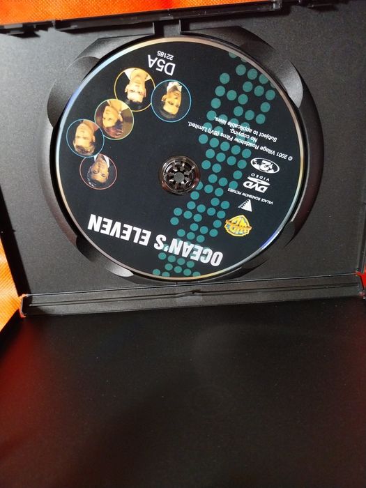 Ocean's Eleven - Steven Sodetbergh Brad Pitt George Clooneg Matt Damon