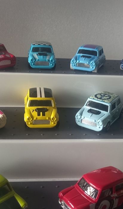 13  mini's hot wheels vs matchbox