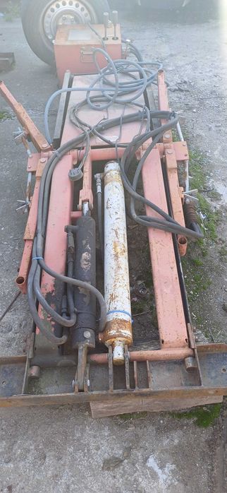 Підйомник гідравлічний