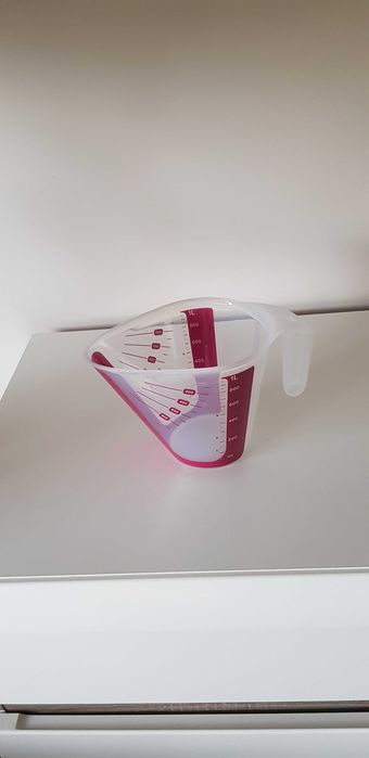 dzbanek /miarka z serii finezja o pojemności 1l tupperware
