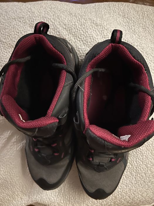 Vende-se botas Merrel em bom estado com pouco uso e estando arrumadas