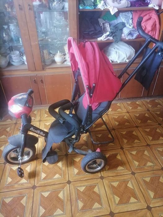 Продам трёхколёсный велосипед с родительской ручкой.