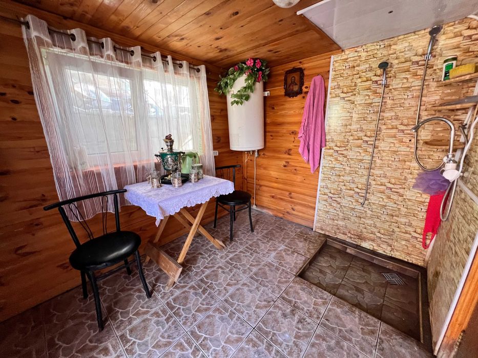 Будинок біля річки