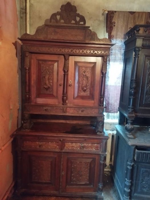 Буфет.   Резной.  Старинный.   Мебель старинная