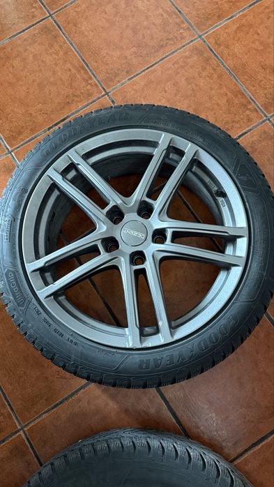 Jantes 18” Dezent para Tesla com pneus GoodYear