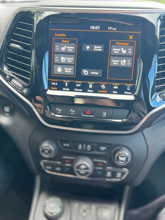 Jeep Cherokee Limited 2019 року в обвісі Overland з повним приводом