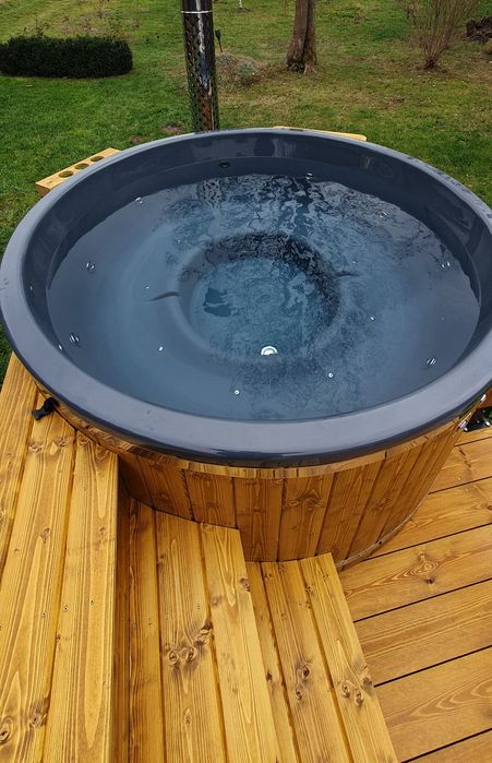 Wynajem mobilnej balii z jacuzzi