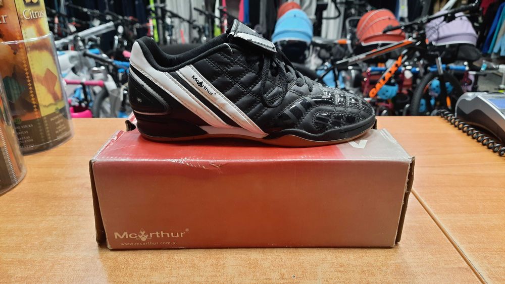 Buty halowe McArthur ( rozmiar 38 )