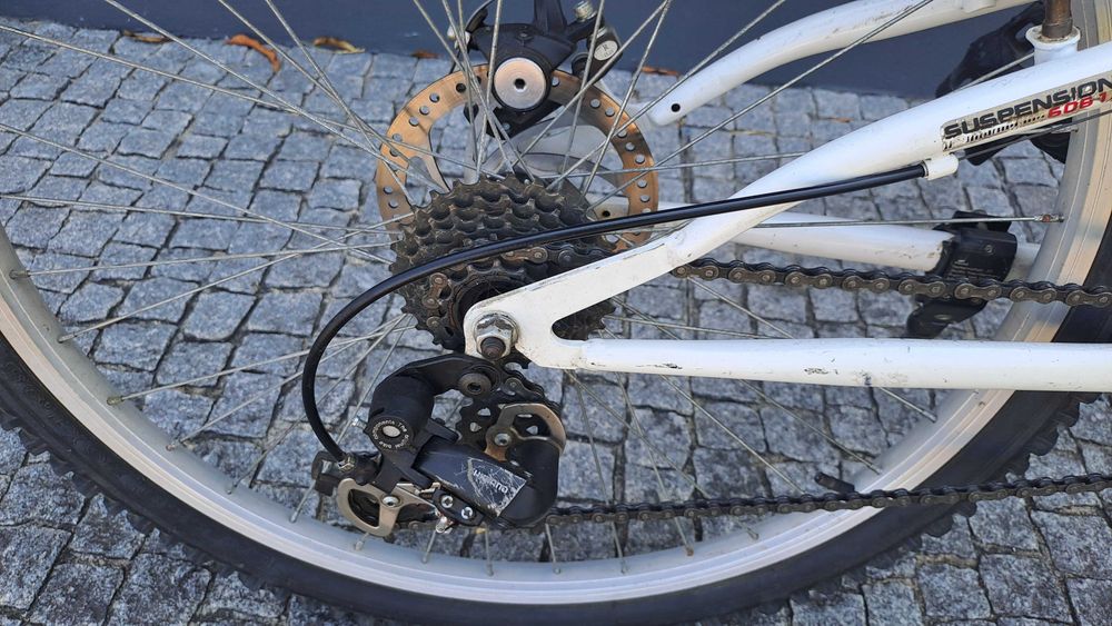 Bicicleta de Montanha em Alumínio – Dupla Suspensão & Travões de Disco