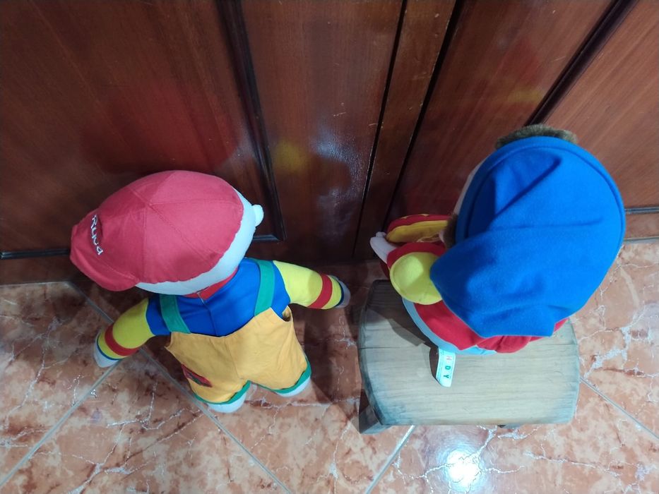Bonecos peluche Noddy e Ruca casa quarto apartamento vivenda vizinha carro.