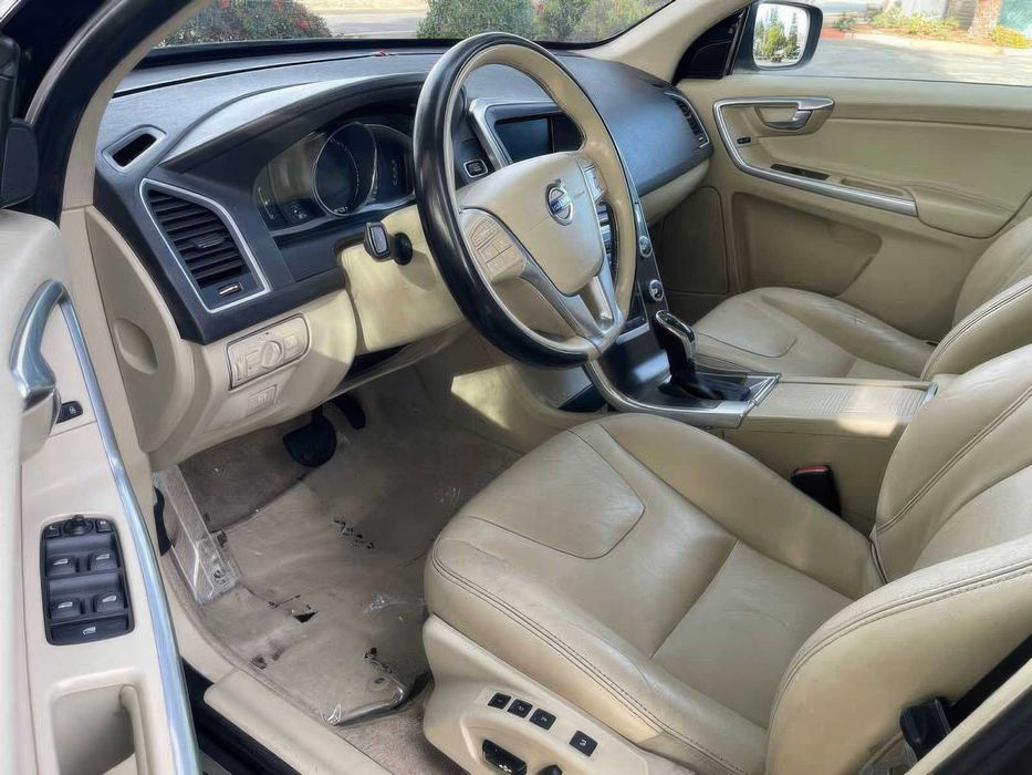 Volvo XC60      2016