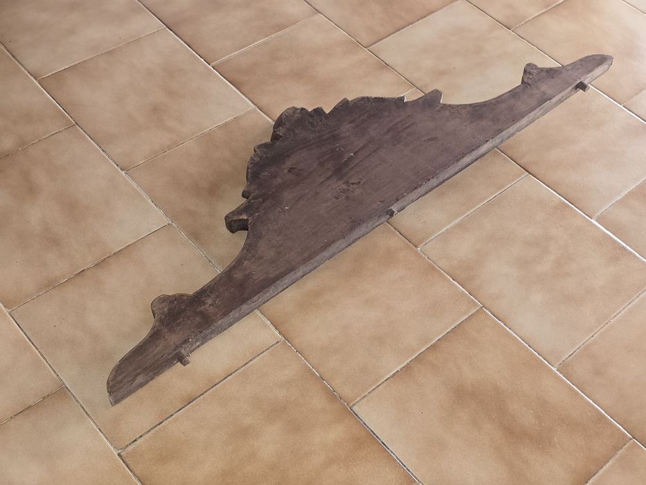 Friso decorativo antigo em madeira entalhada à mão (aprox. 60 cm)