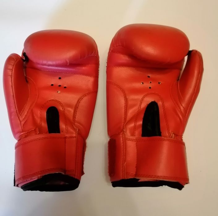 Перчатки боксерские.