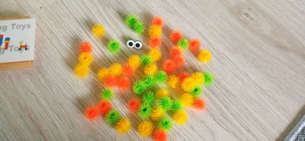 Puzzle ,  gra , rzepy, klocki.