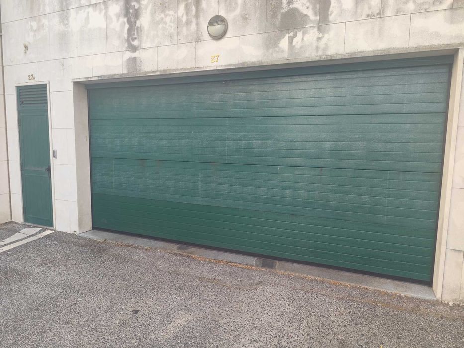 Garagem em condomínio de Massamá
