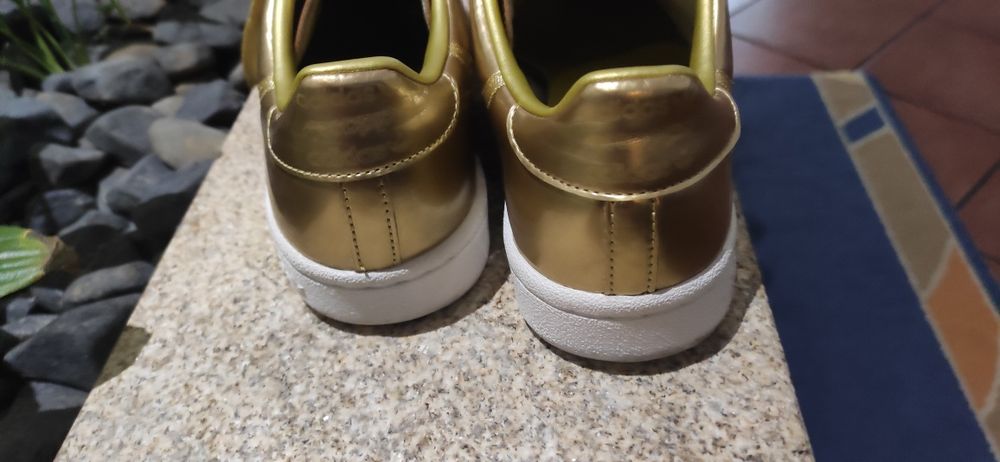 Sapatilhas adidas douradas