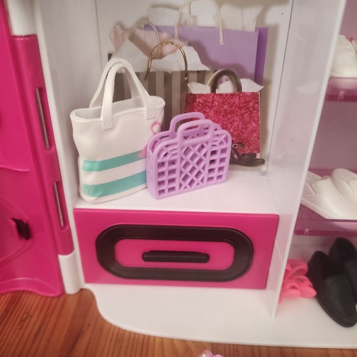 Duży zestaw Barbie, domki, szafa, skuter, lalki itp