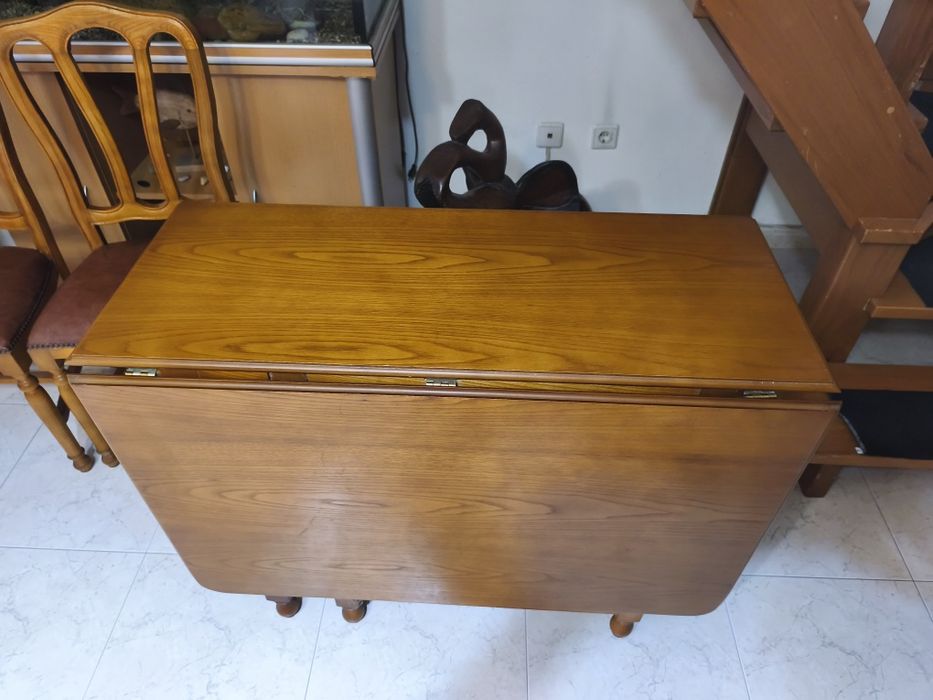 Mesa de jantar C/4 Cadeiras