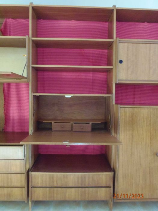 Estante com história - intemporal