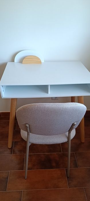Cadeira Estofada Bege Estilo Nórdico