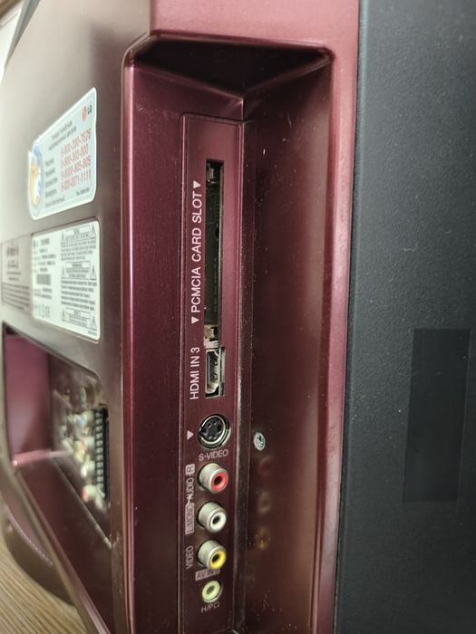 Продам LCD телевізор 32LG4000 з вбудованим DVD плеєром.