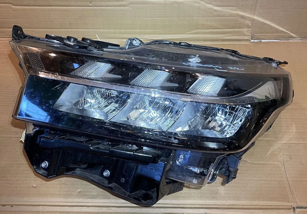 Lampa LED lewy przód Suzuki SX4 S-Cross 2022r OE uszkodzona