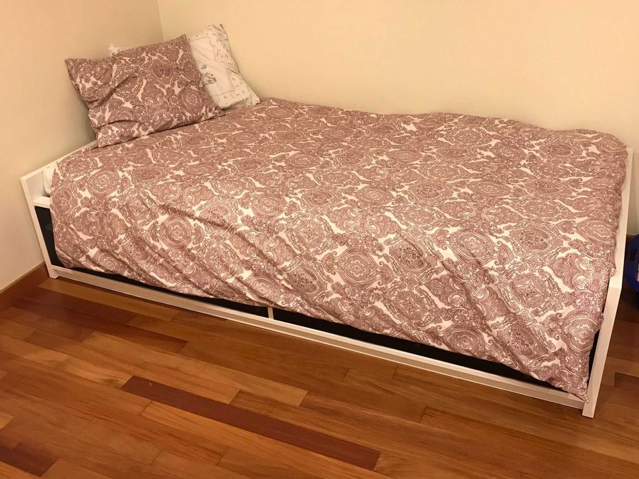 Cama Ikea com gavetas