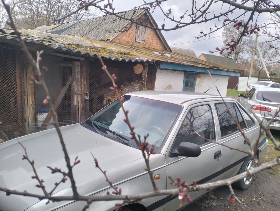 нексія на ходу газ , бензин.