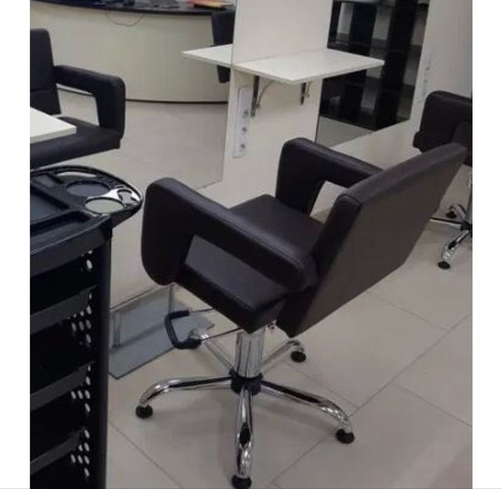 Крісло перукарське Фламінго на гідравліці, нові, в наявності