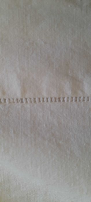 Lençol de Linho muito antigo, com aplicação em renda fina.