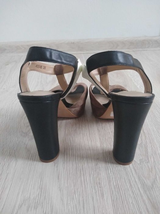 Sandały na platformie Luciano Barachini r.38