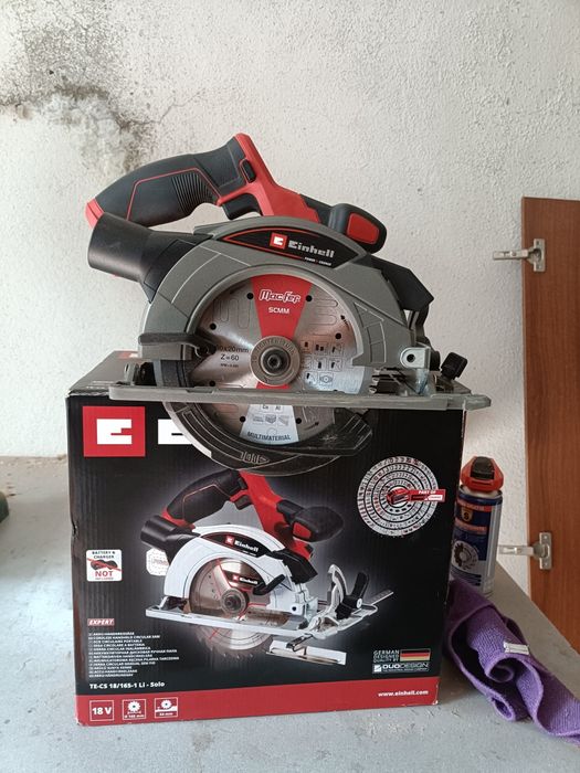 Serra circular einhell a bateria nova usados em duas  veses vem com bateria de 4 amperes e carregador e carregador